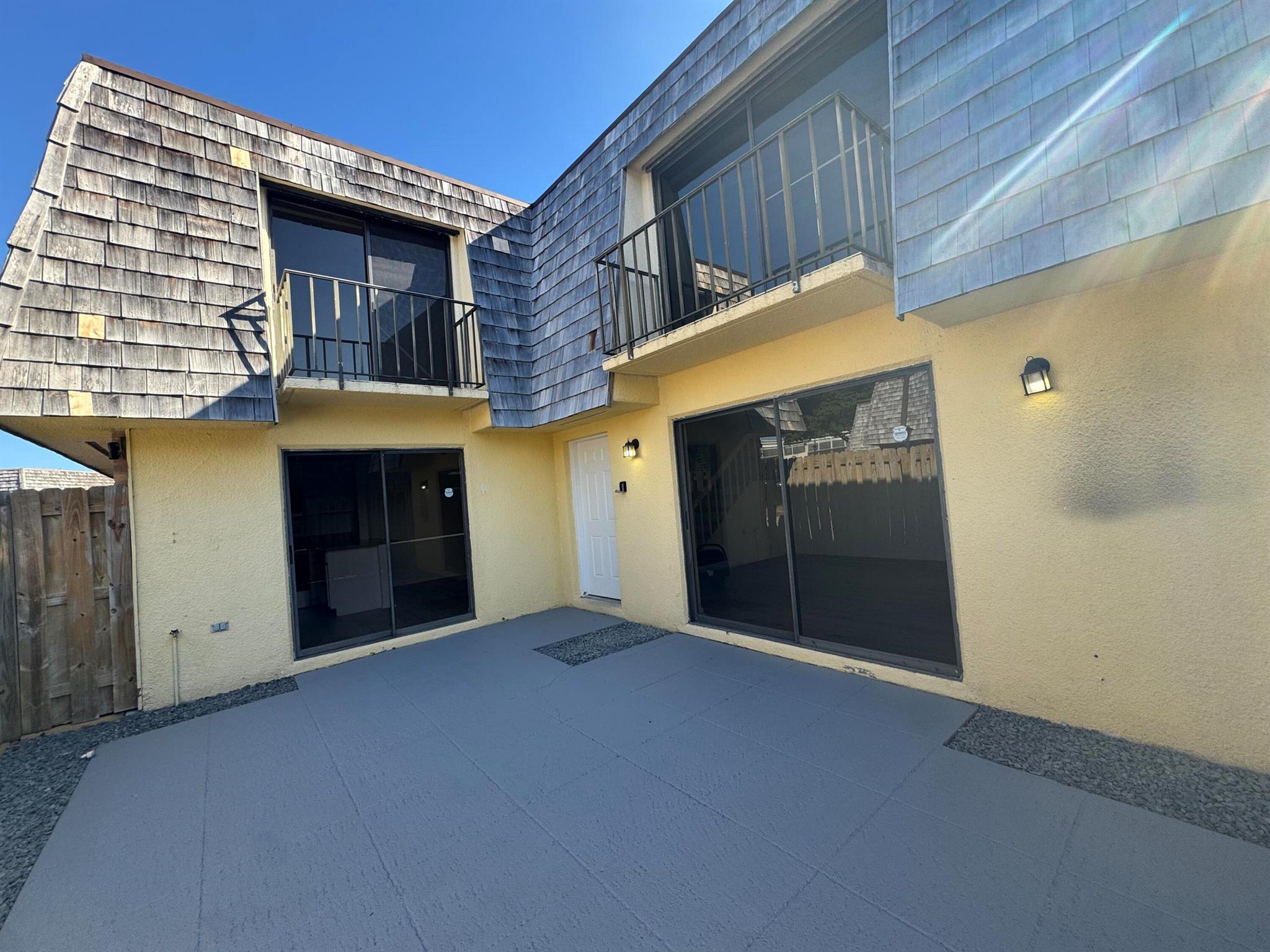 LAKEWOOD OF PALM SPRINGS - Residential Lease