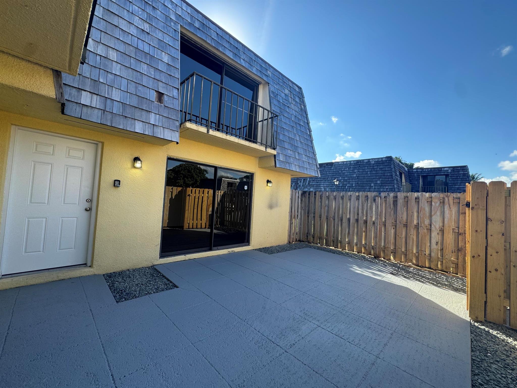 LAKEWOOD OF PALM SPRINGS - Residential Lease