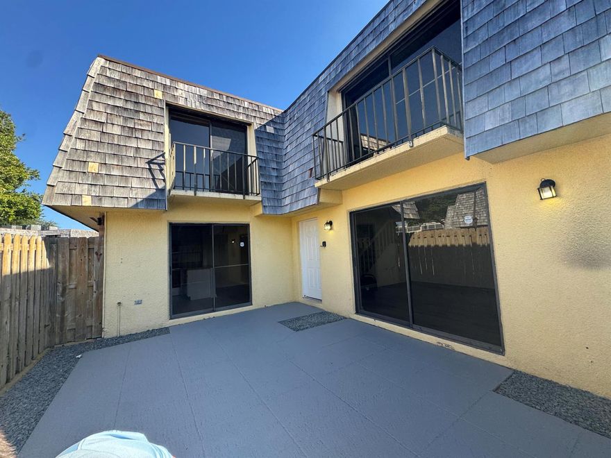 Be the first one enjoining this completely remodeled townhome in the heart of Palms Springs, two beds 1 and 1/2 bathroom this last one downstairs great for guests, fully fenced front yard, nice and quiet community.