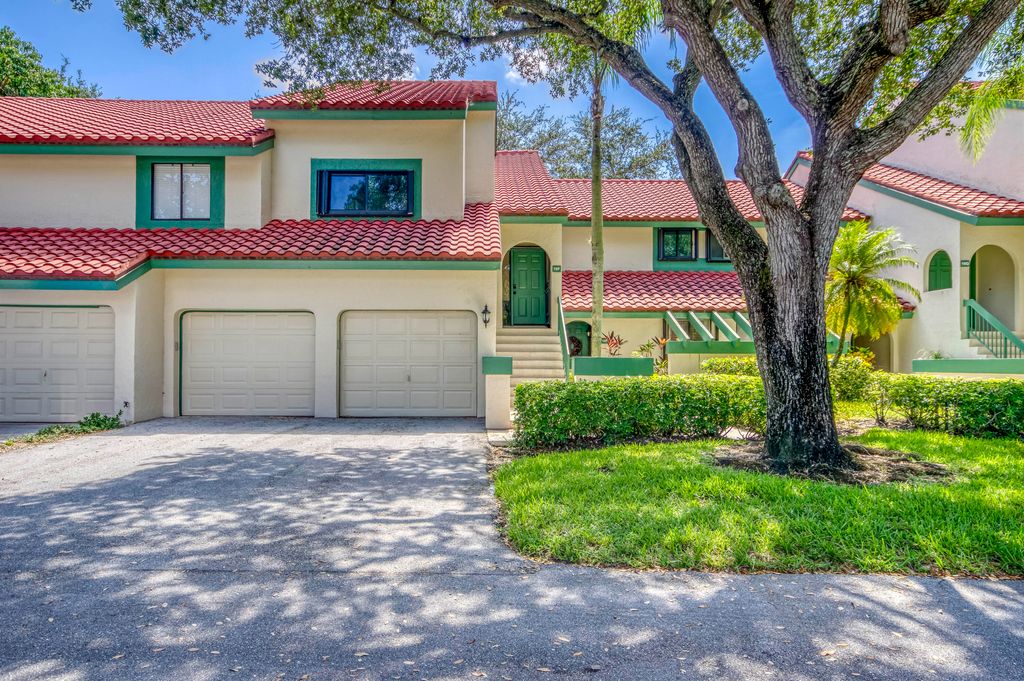 Photo of 10 Lexington Lane E #B, Palm Beach Gardens, FL 33418 (MLS # R11112368)