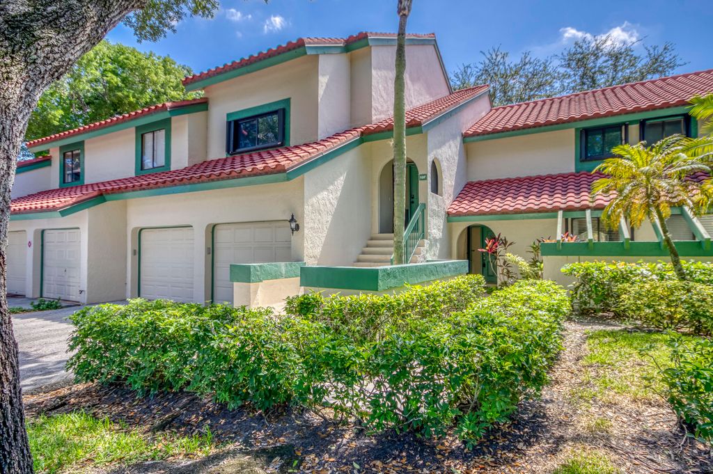 Photo of 10 Lexington Lane E #B, Palm Beach Gardens, FL 33418 (MLS # R11112368)