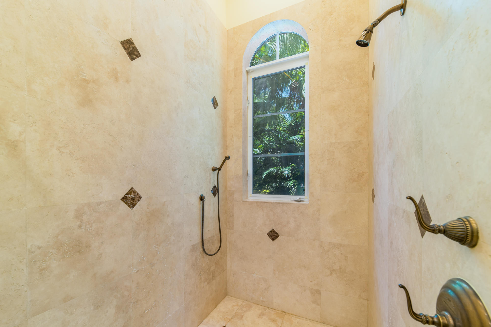 HARBOUR ISLES - Residential