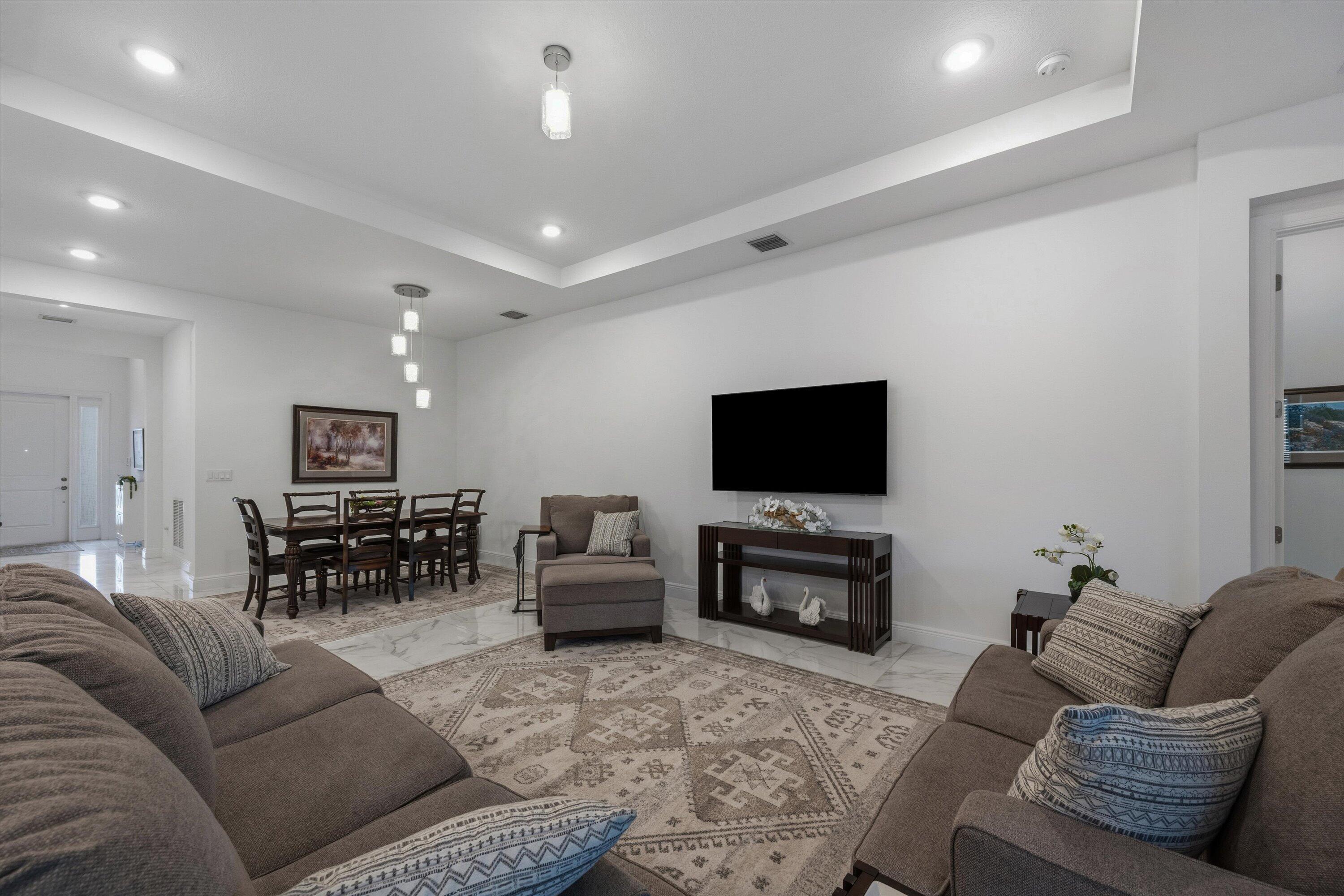 CRESSWIND PALM BEACH - Residential