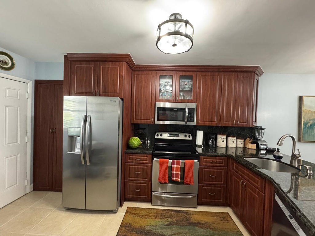 JADE WINDS GROUP CAMELLIA - Residential