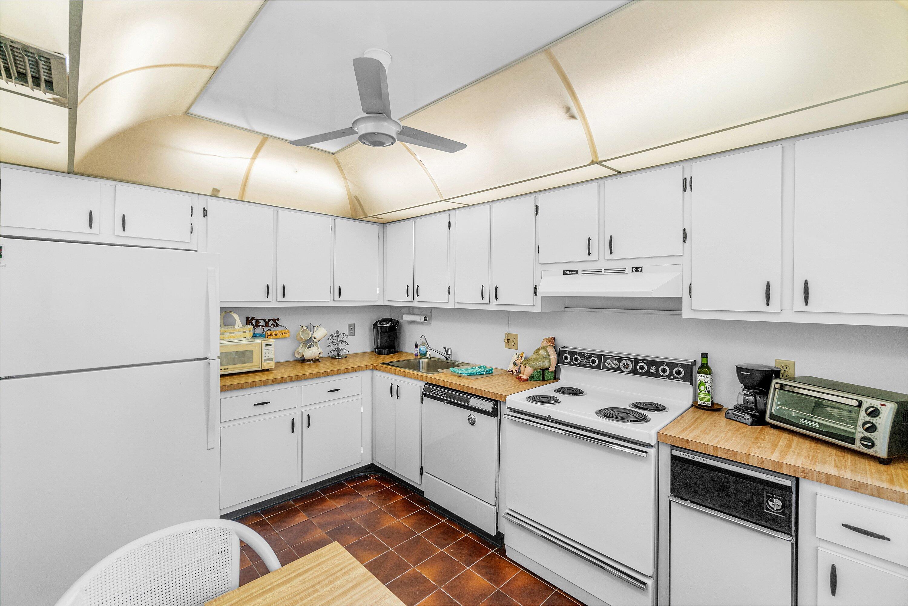 FAIRWAYS OF BOCA LAGO CONDO - Residential