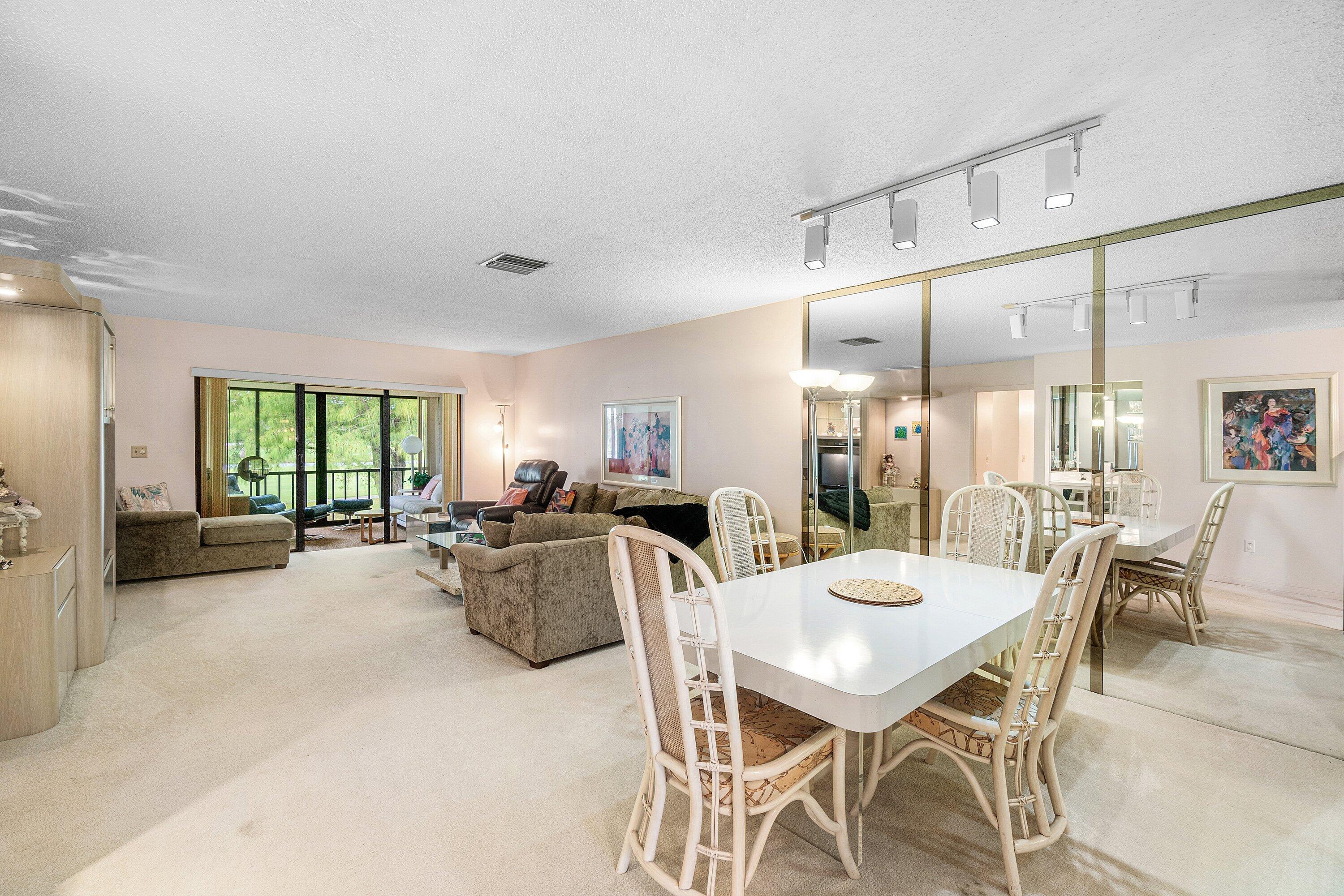 8320 Casa Del Lago D