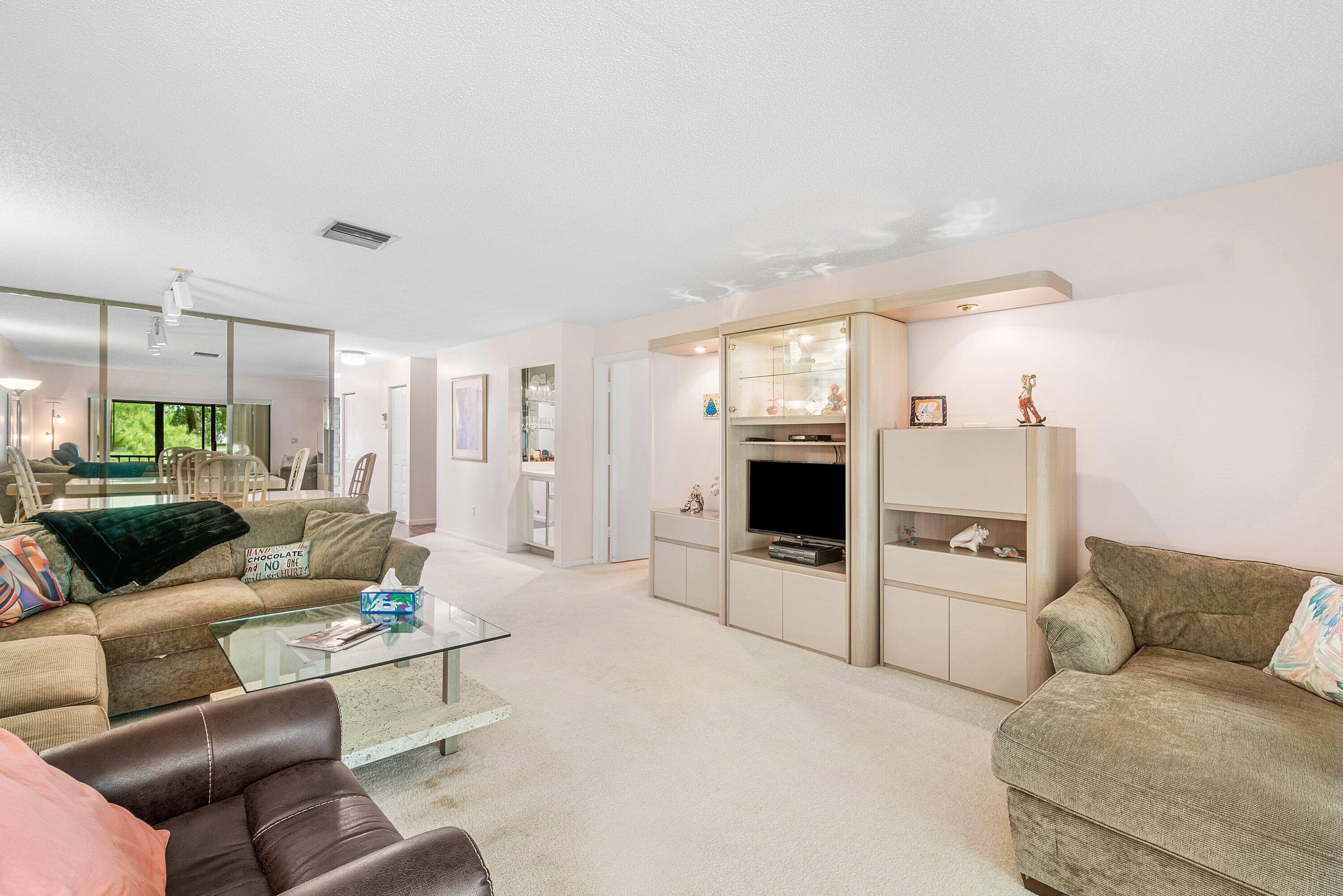 8320 Casa Del Lago D