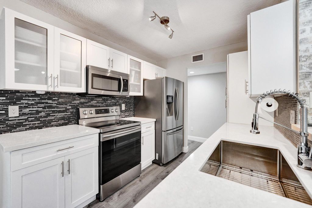 Photo of 9280 NW 9th Court #9280, Plantation, FL 33324 (MLS # F10553991)