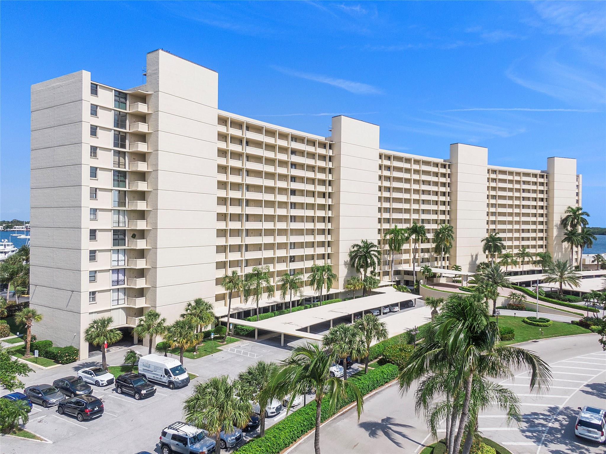 136 Lakeshore Dr 10