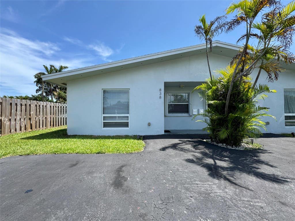 Photo of 838 SW 14TH Street, Fort Lauderdale, FL 33315 (MLS # B26052122)