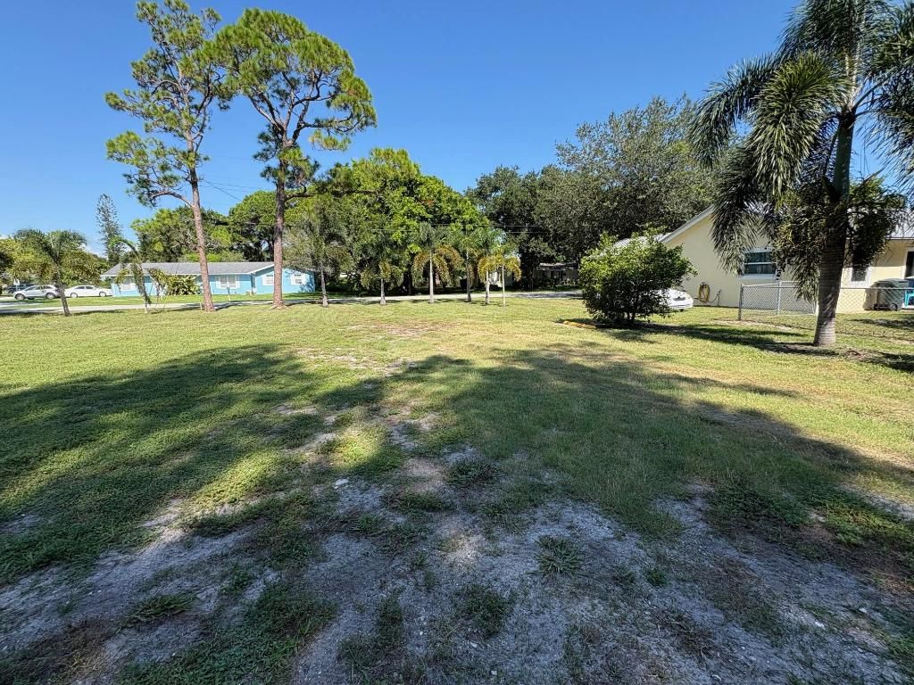 Photo of 2726 S 10 Th Street S, Fort Pierce, FL 34982 (MLS # R11113012)