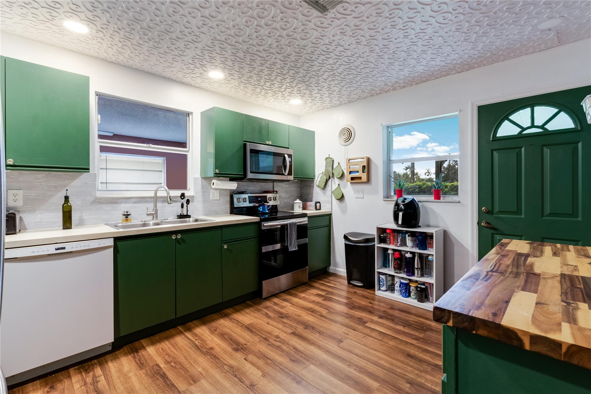 Keys Gate 01 - Residential