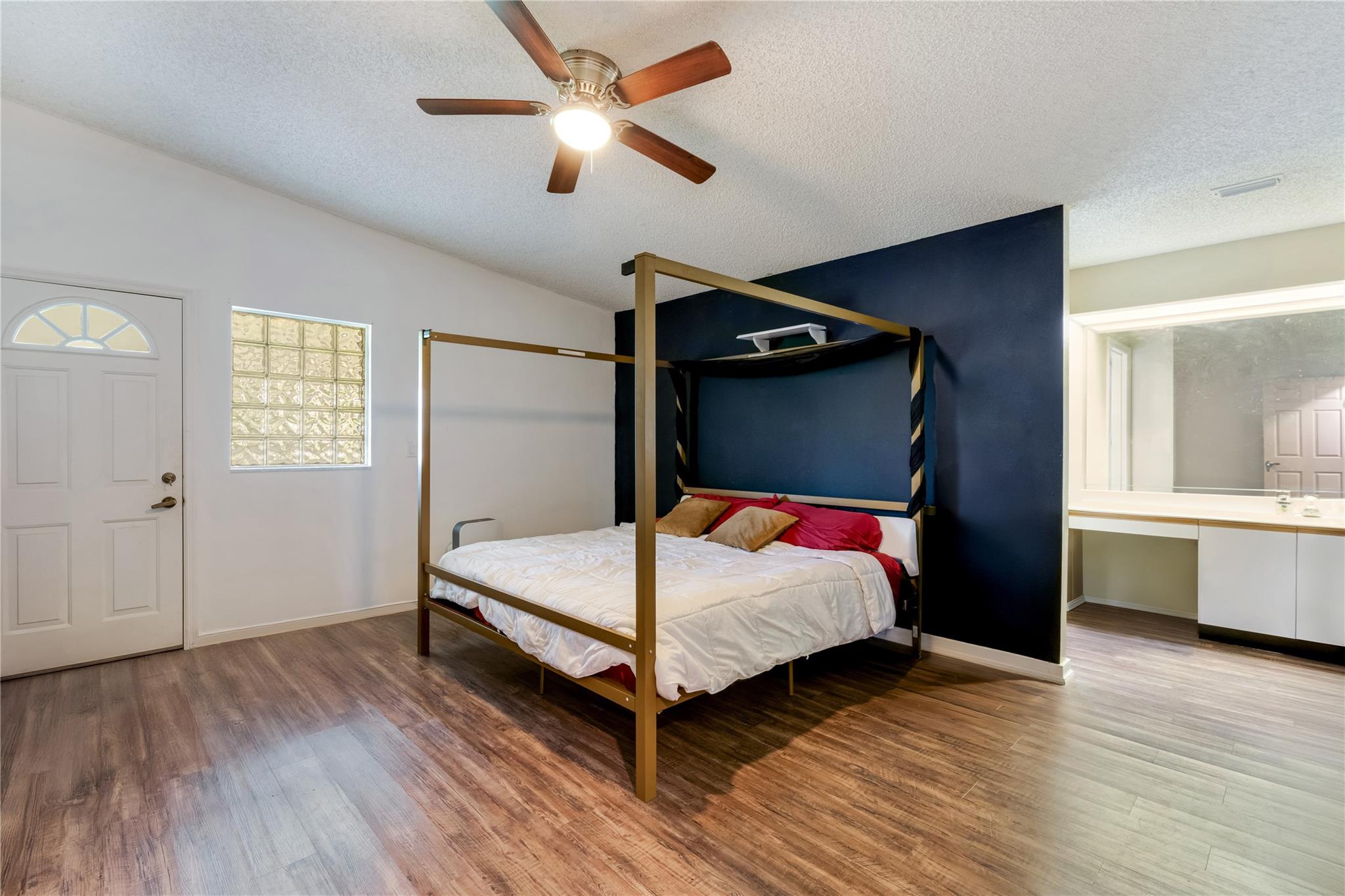 Keys Gate 01 - Residential