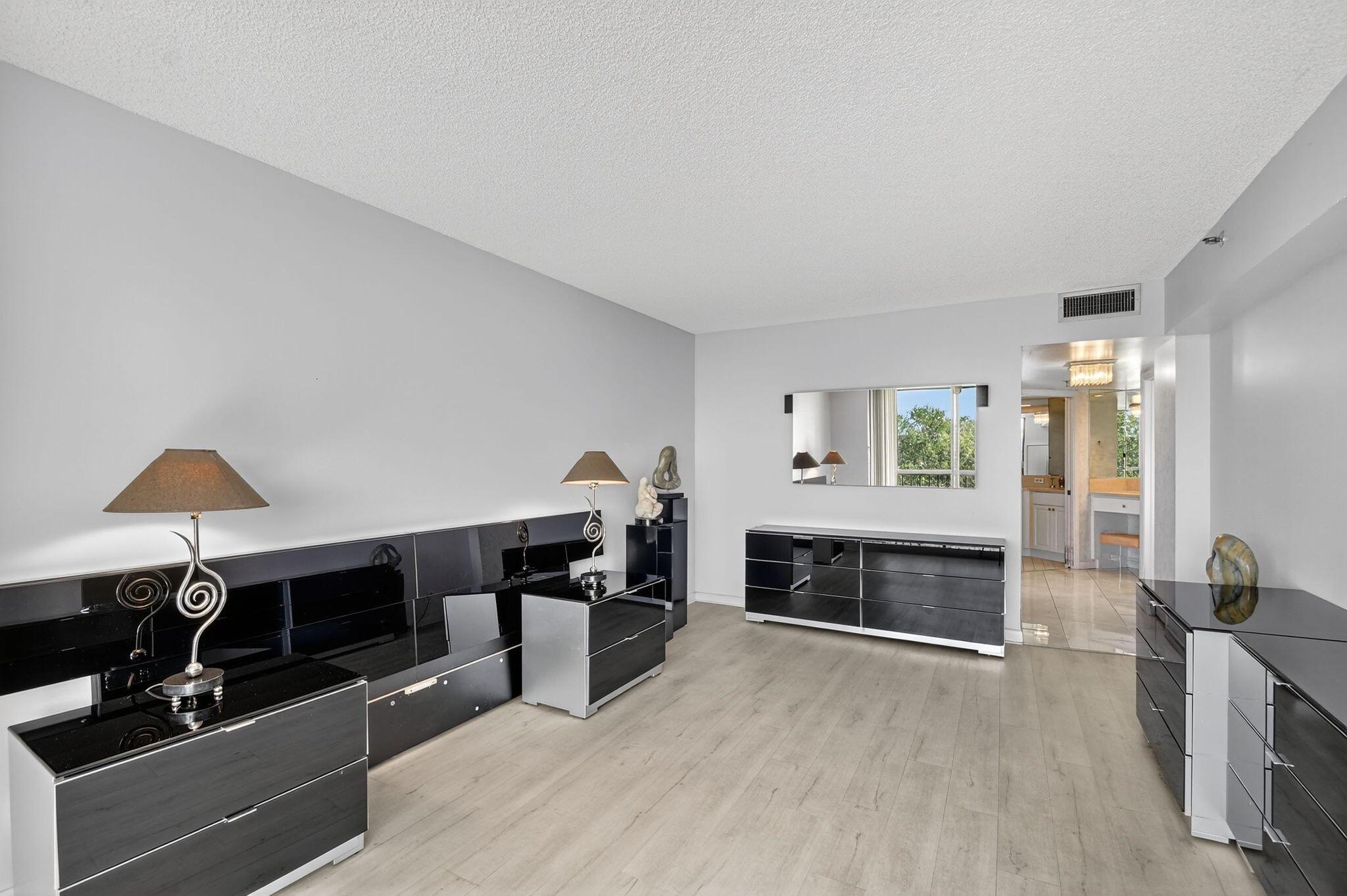 FOUNTAINS SOUTH CONDO 3C - Residential