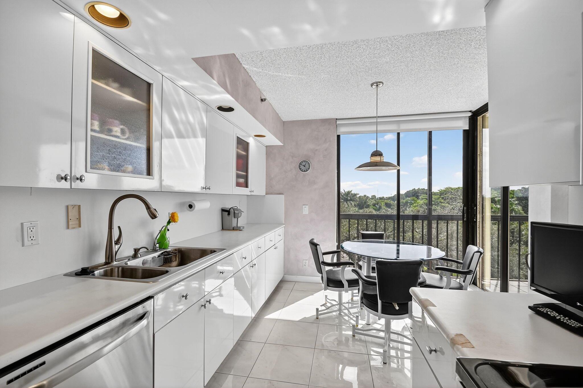 FOUNTAINS SOUTH CONDO 3C - Residential