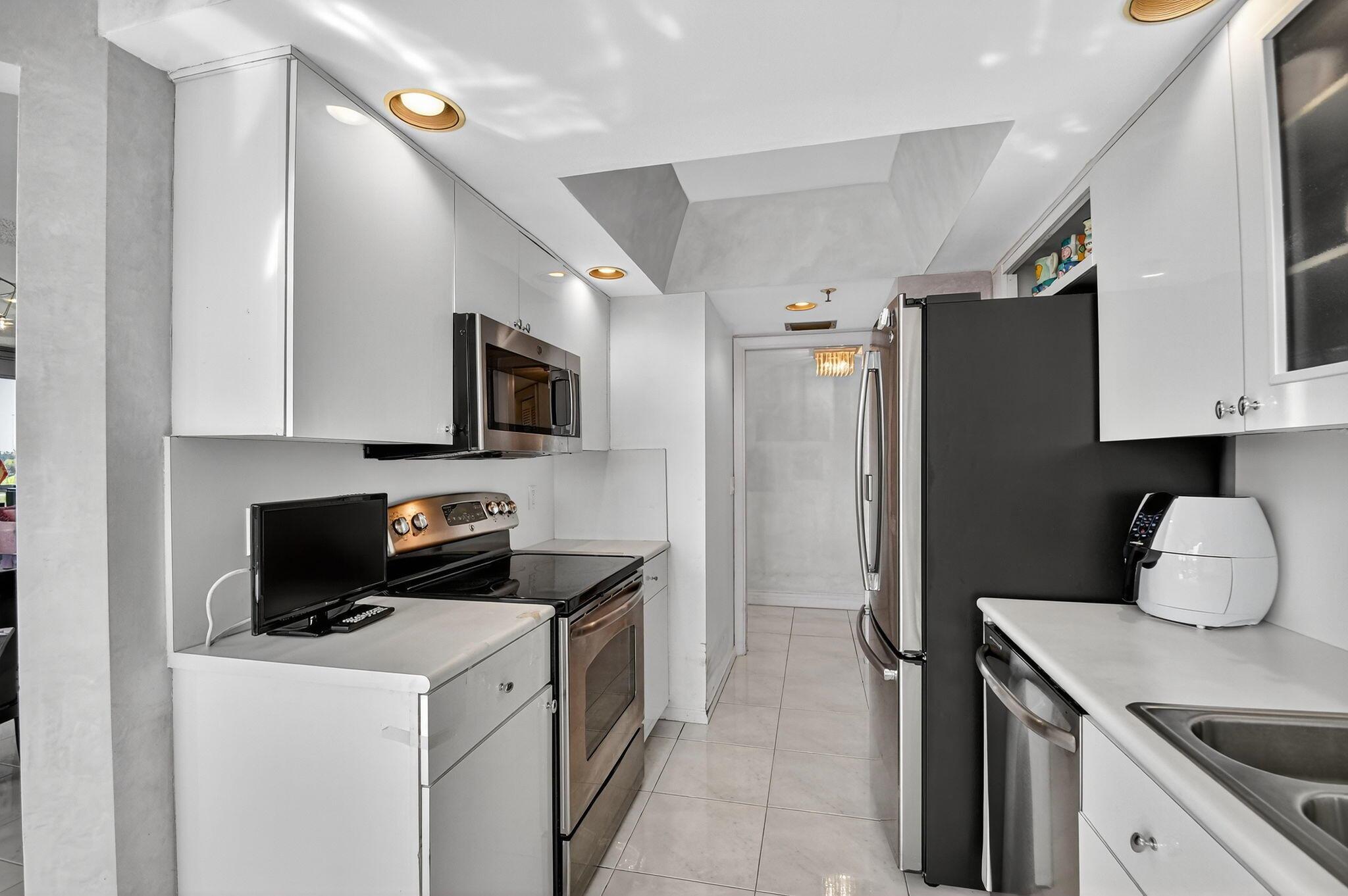 FOUNTAINS SOUTH CONDO 3C - Residential