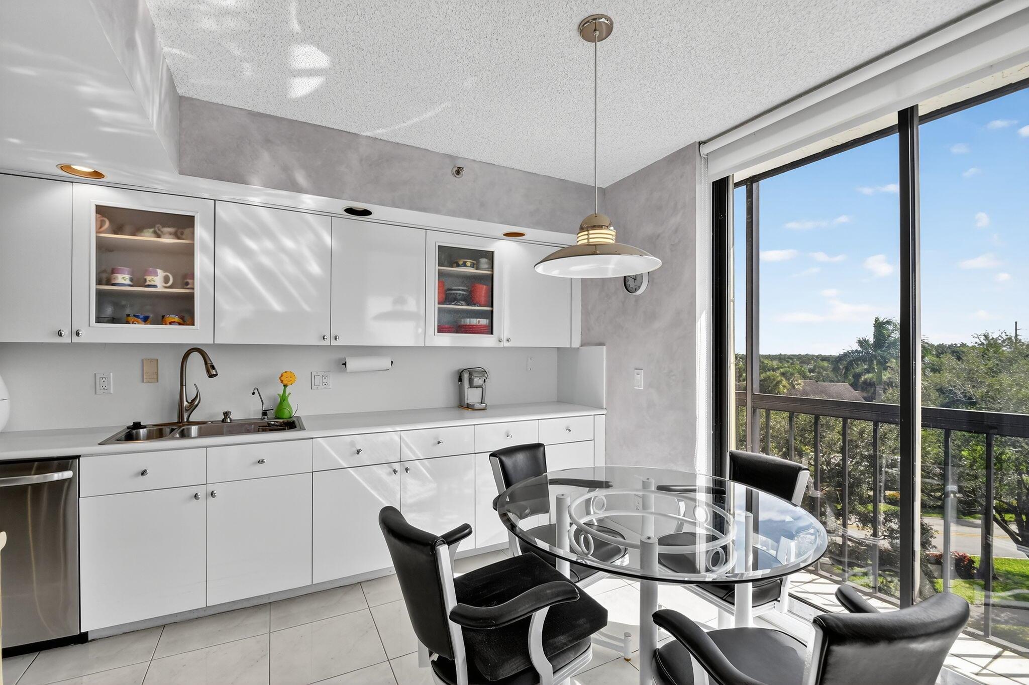 FOUNTAINS SOUTH CONDO 3C - Residential