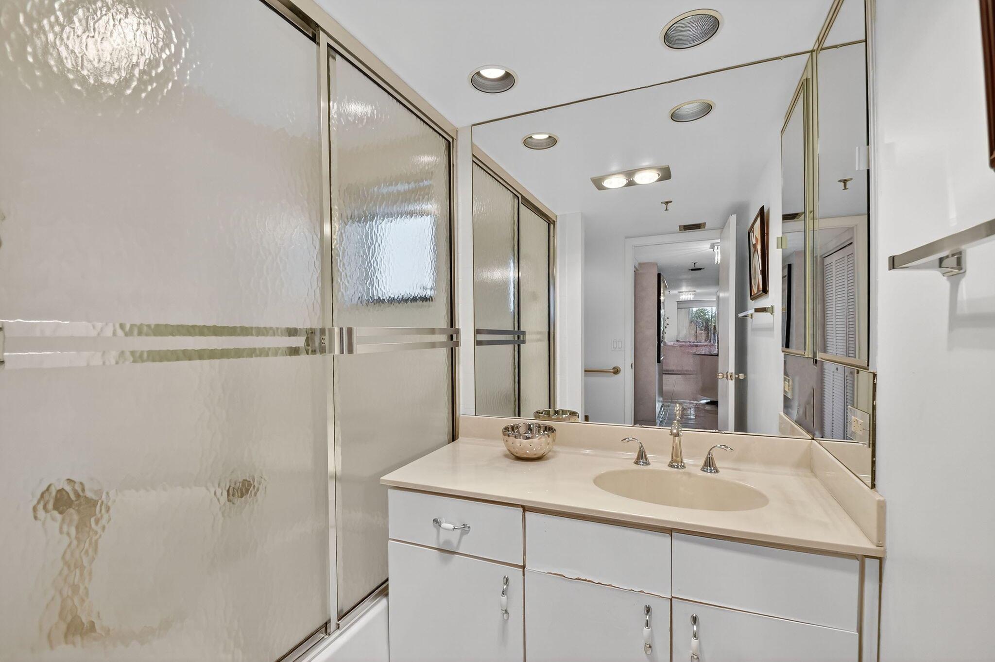 FOUNTAINS SOUTH CONDO 3C - Residential