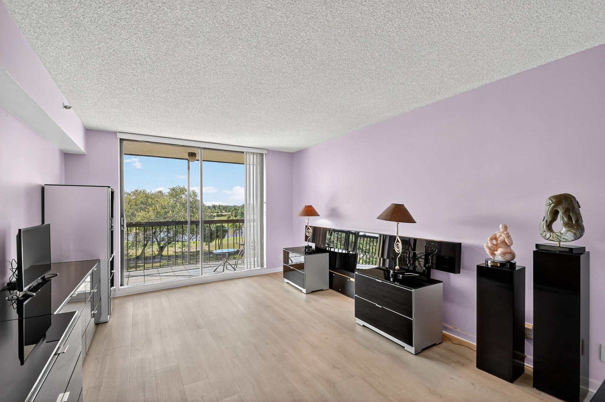 FOUNTAINS SOUTH CONDO 3C - Residential