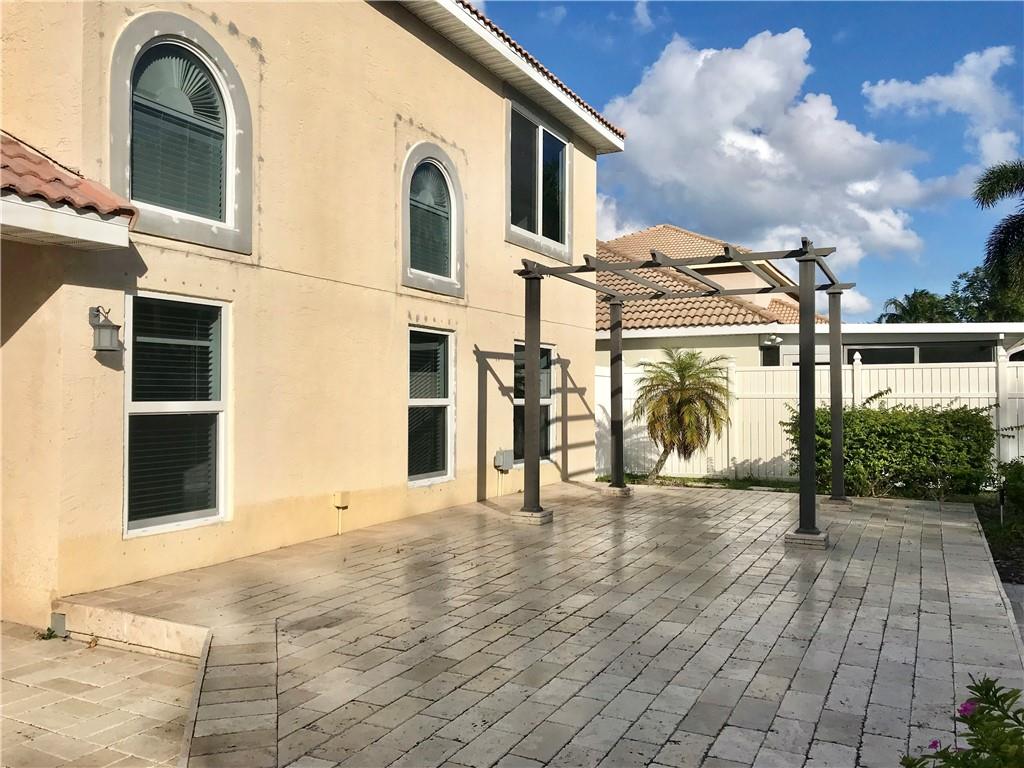 DELRAY LAKES - Residential
