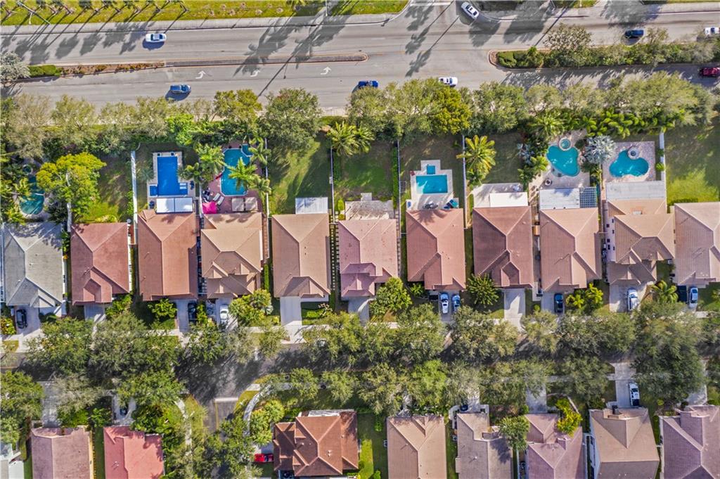 DELRAY LAKES - Residential