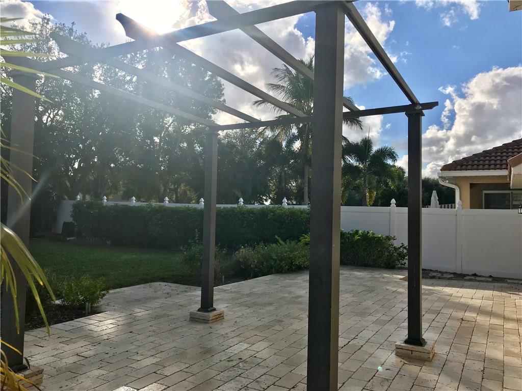 DELRAY LAKES - Residential