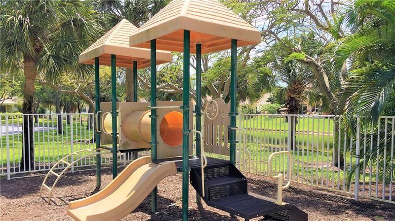 DELRAY LAKES - Residential