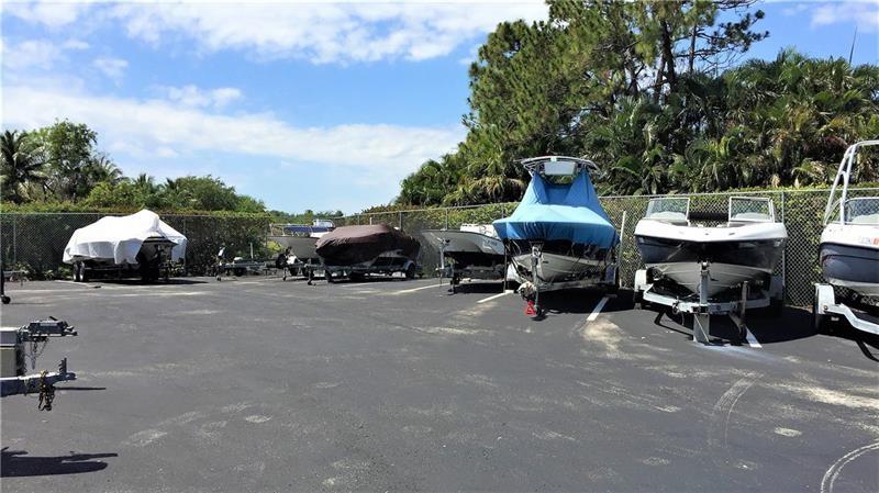 DELRAY LAKES - Residential