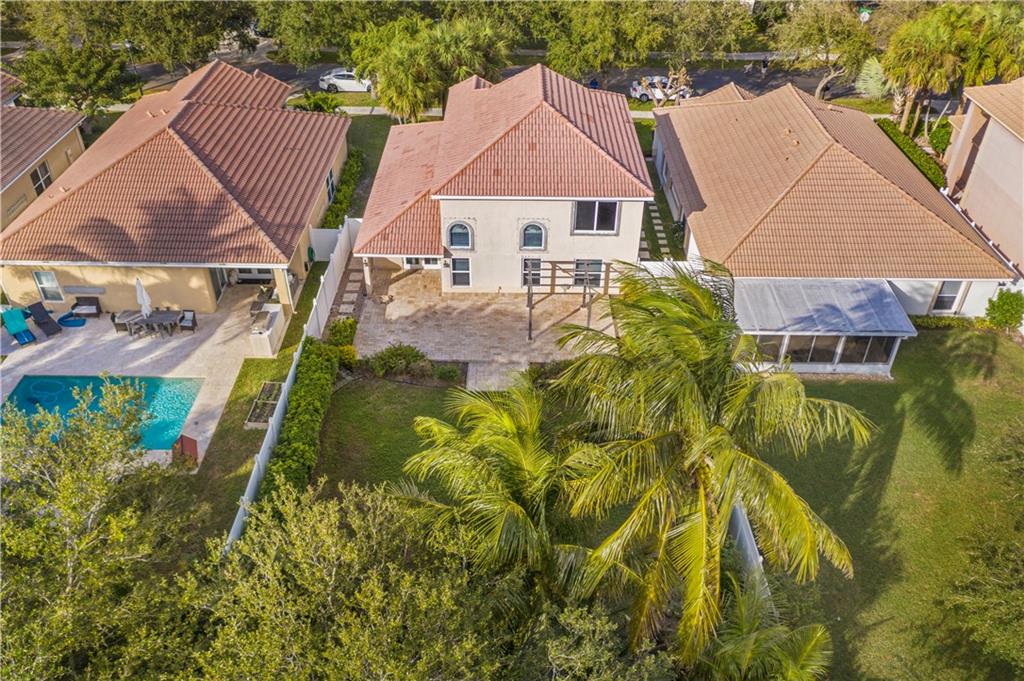 DELRAY LAKES - Residential