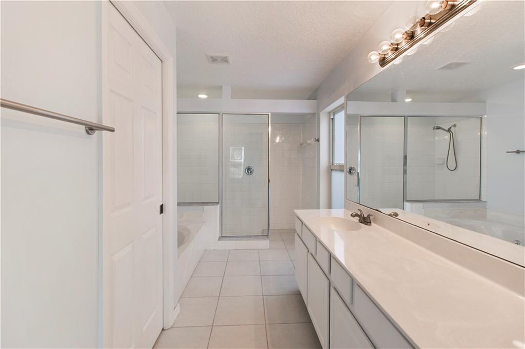 DELRAY LAKES - Residential