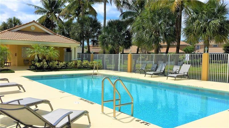 DELRAY LAKES - Residential