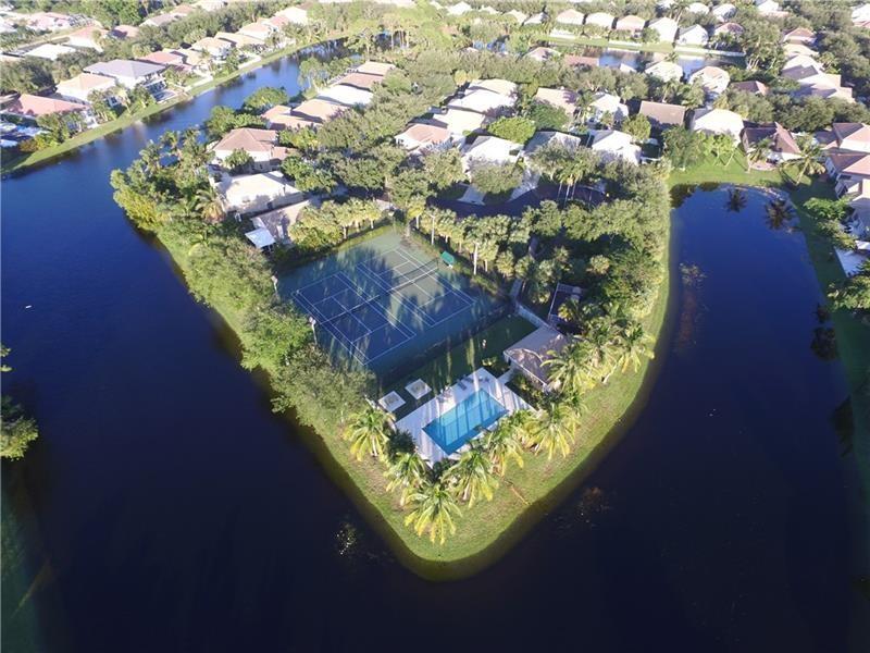 DELRAY LAKES - Residential