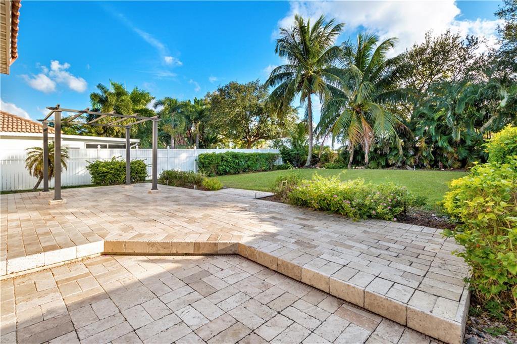 DELRAY LAKES - Residential