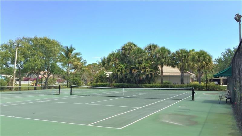DELRAY LAKES - Residential