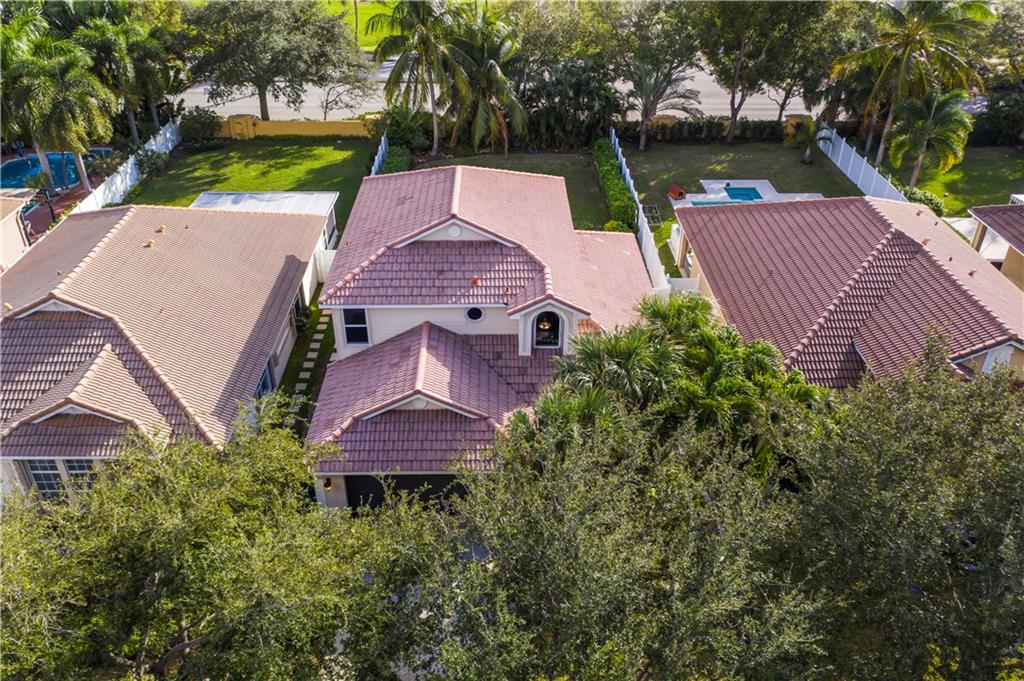 DELRAY LAKES - Residential