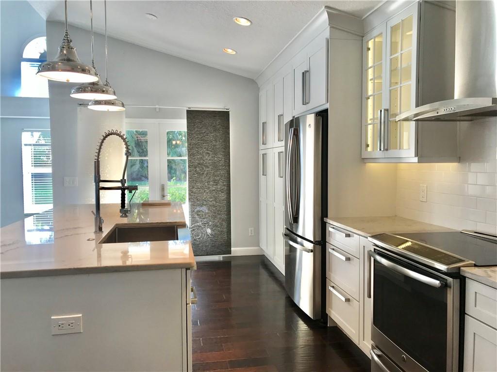 DELRAY LAKES - Residential