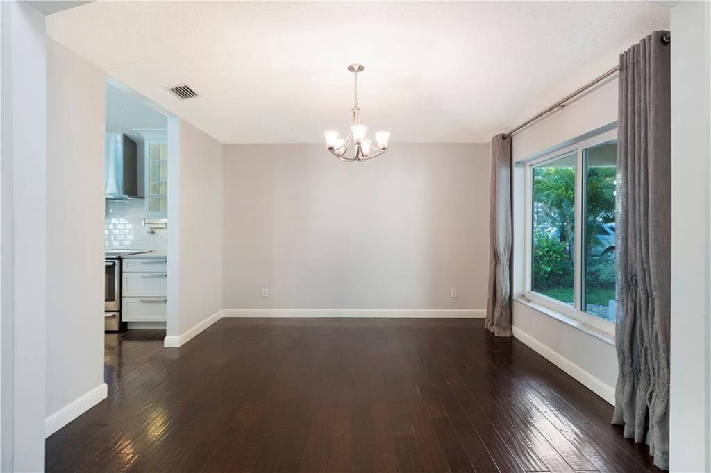 DELRAY LAKES - Residential