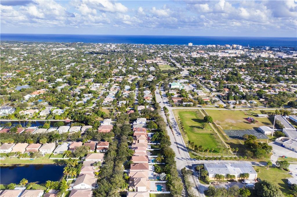 DELRAY LAKES - Residential