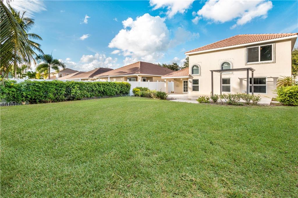 DELRAY LAKES - Residential