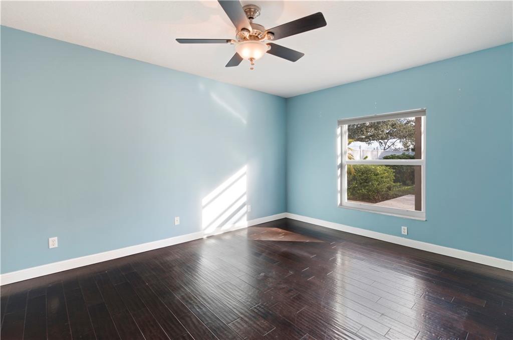 DELRAY LAKES - Residential