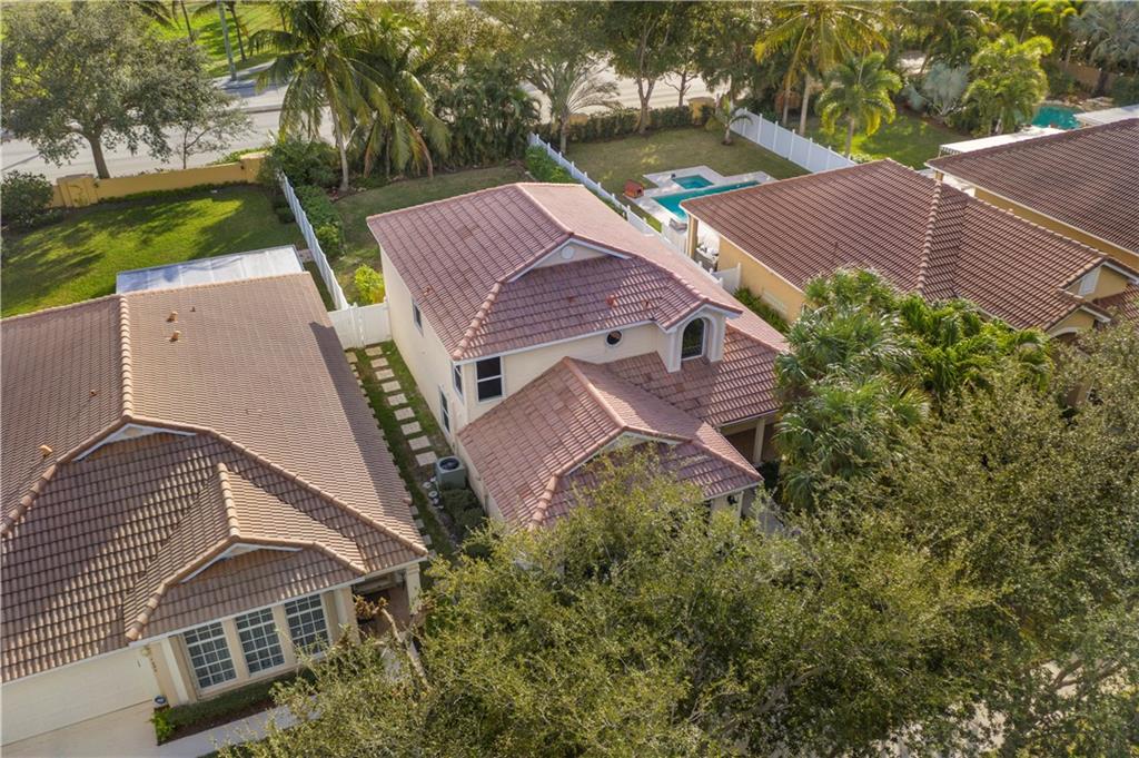 DELRAY LAKES - Residential