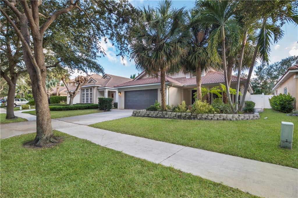 DELRAY LAKES - Residential