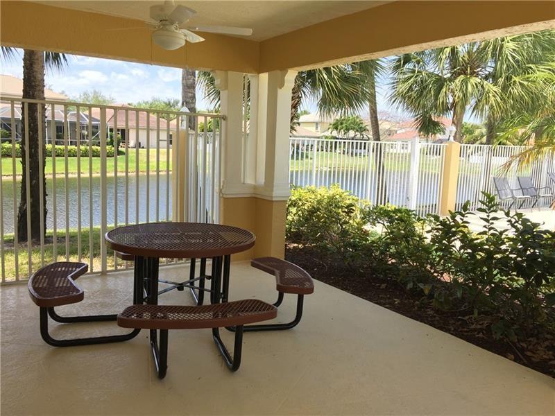 DELRAY LAKES - Residential