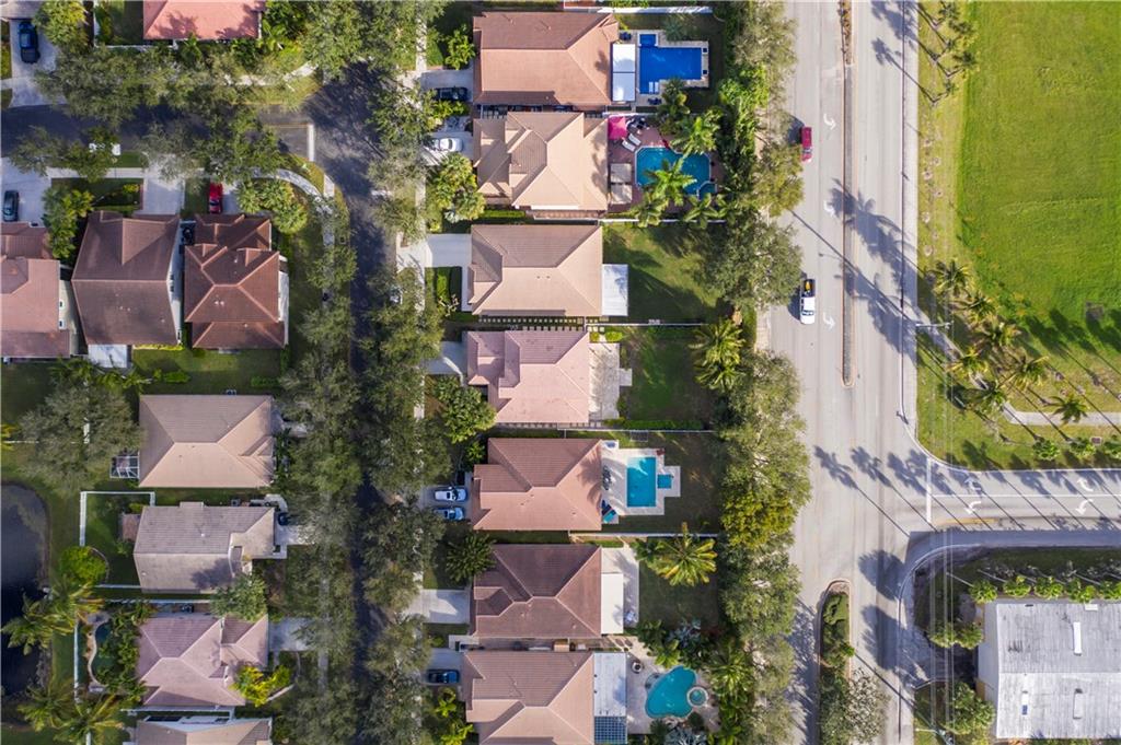 DELRAY LAKES - Residential