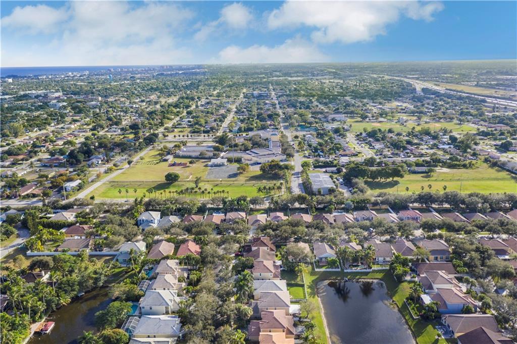 DELRAY LAKES - Residential