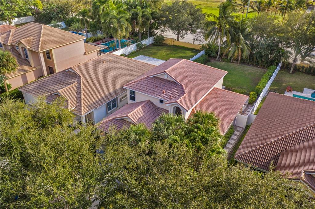 DELRAY LAKES - Residential