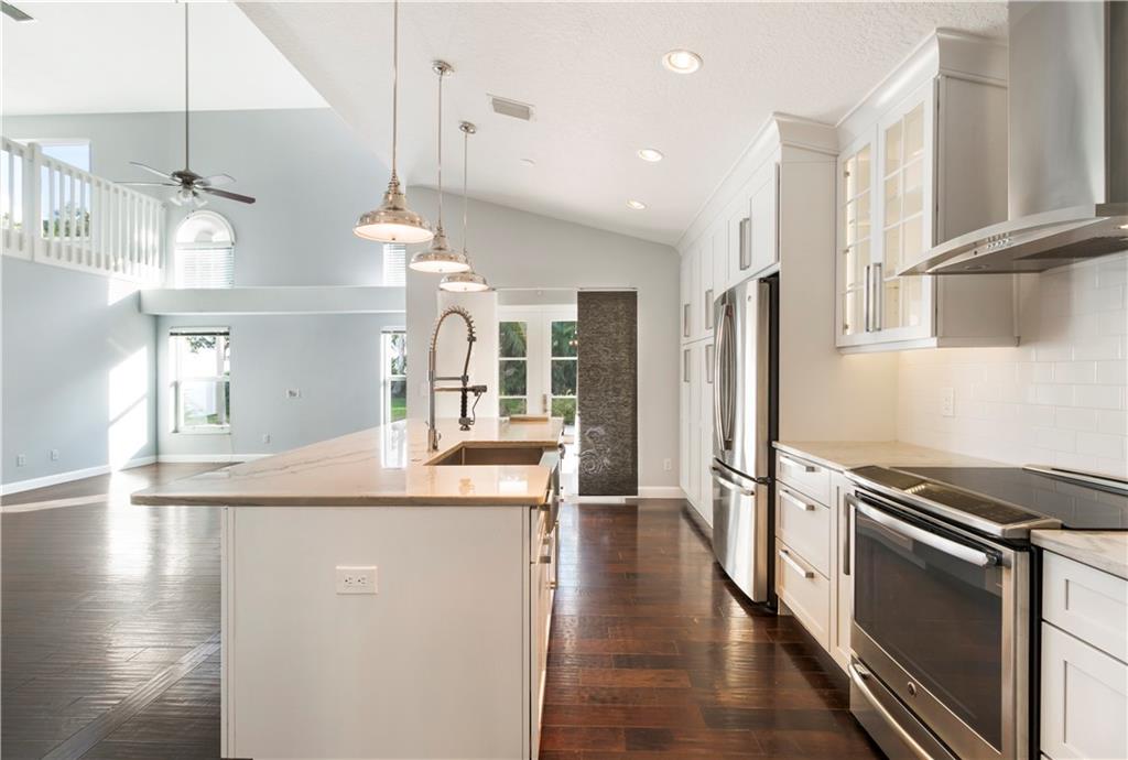 DELRAY LAKES - Residential