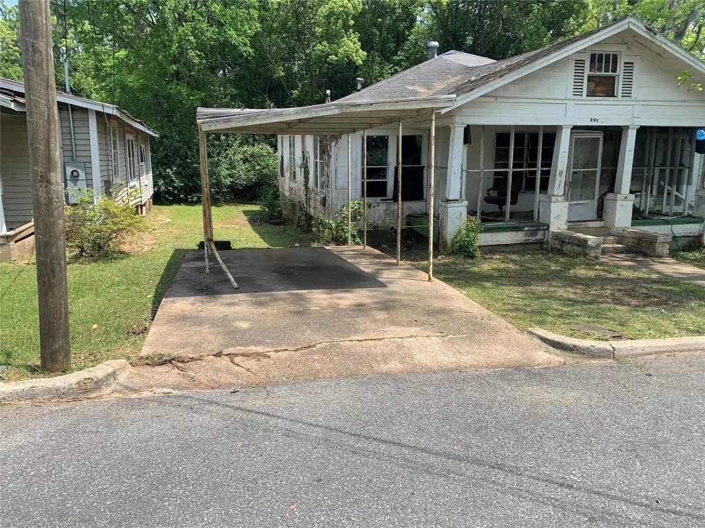 Photo of 201 S Love St, Quincy, FL 32351 (MLS # F10535350)