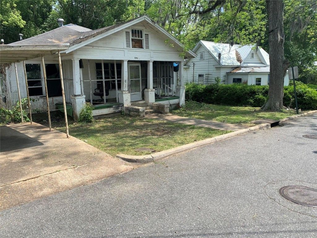 Photo of 201 S Love St, Quincy, FL 32351 (MLS # F10535350)