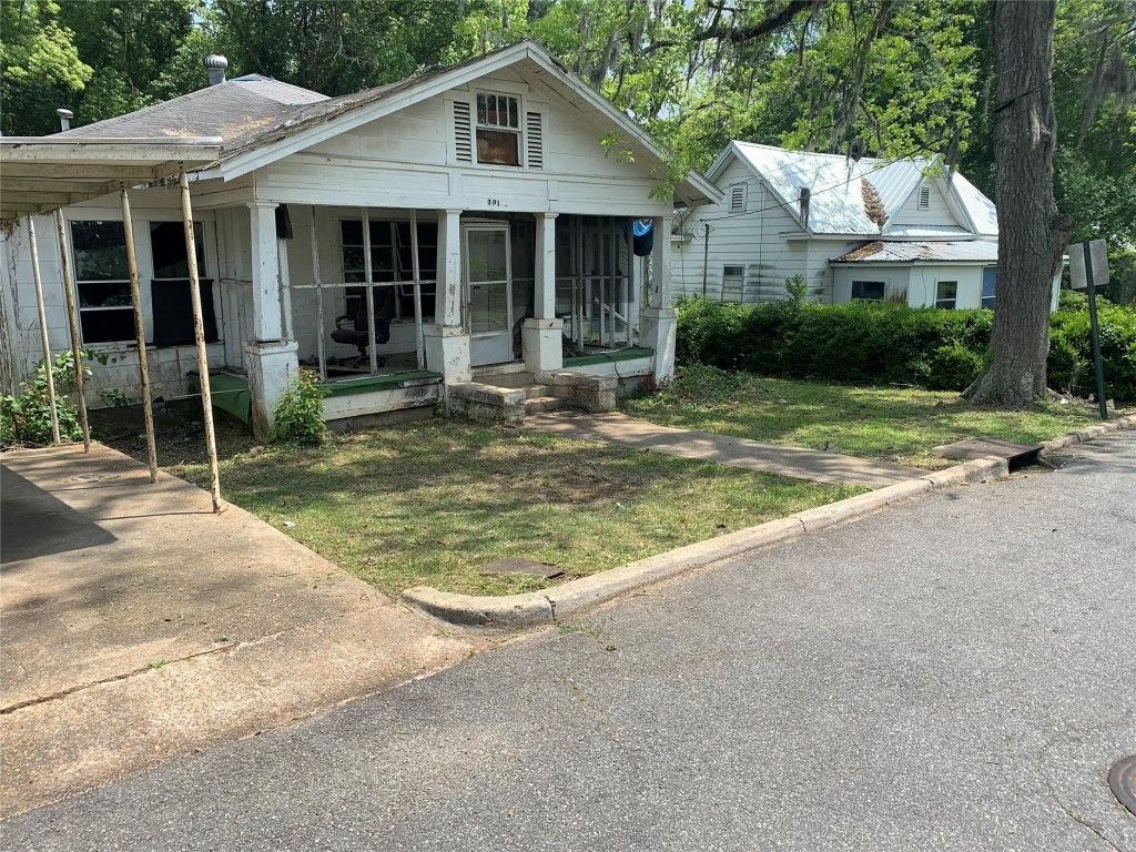 Photo of 201 S Love St, Quincy, FL 32351 (MLS # F10535350)